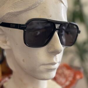 Quay sunglasses black